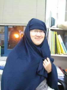There is a Muslim girl in our laboratory 이미지